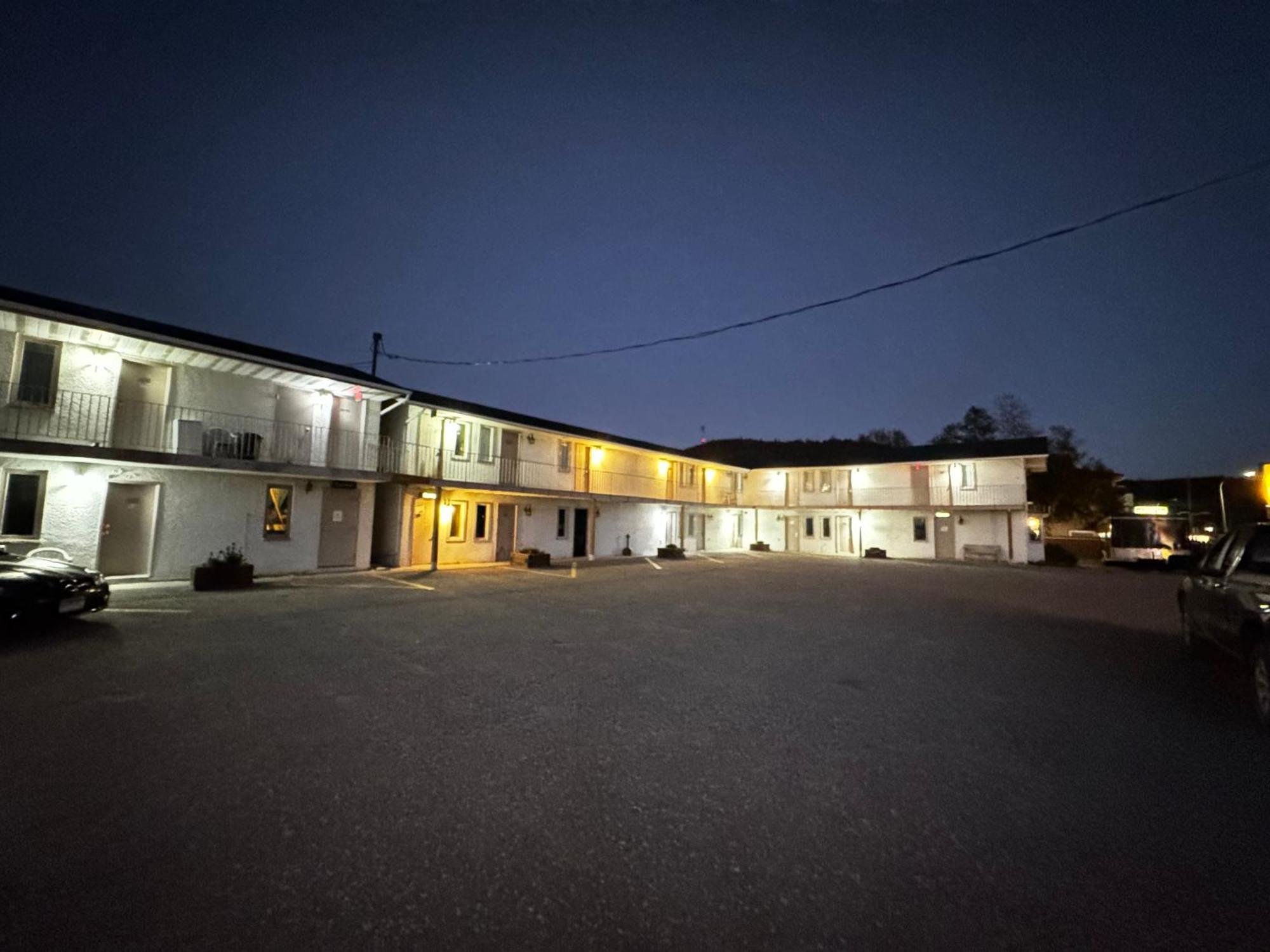 Villa Bianca Inn Schreiber Екстериор снимка